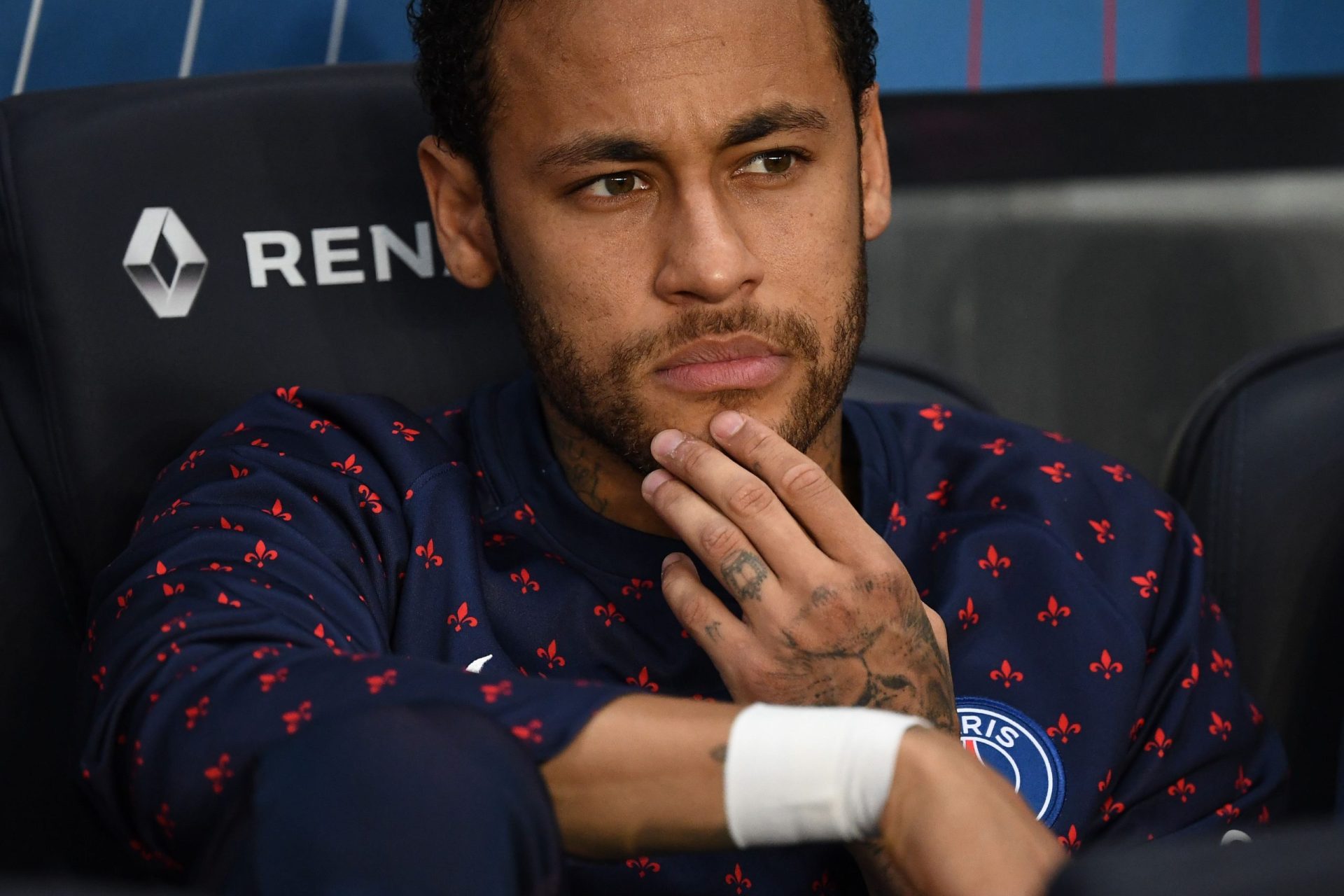 Neymar assume nova relação com mensagem enigmática