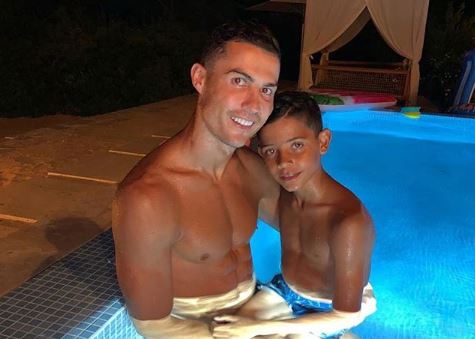 Cristiano Ronaldo assinala aniversário do filho com fotografias inéditas