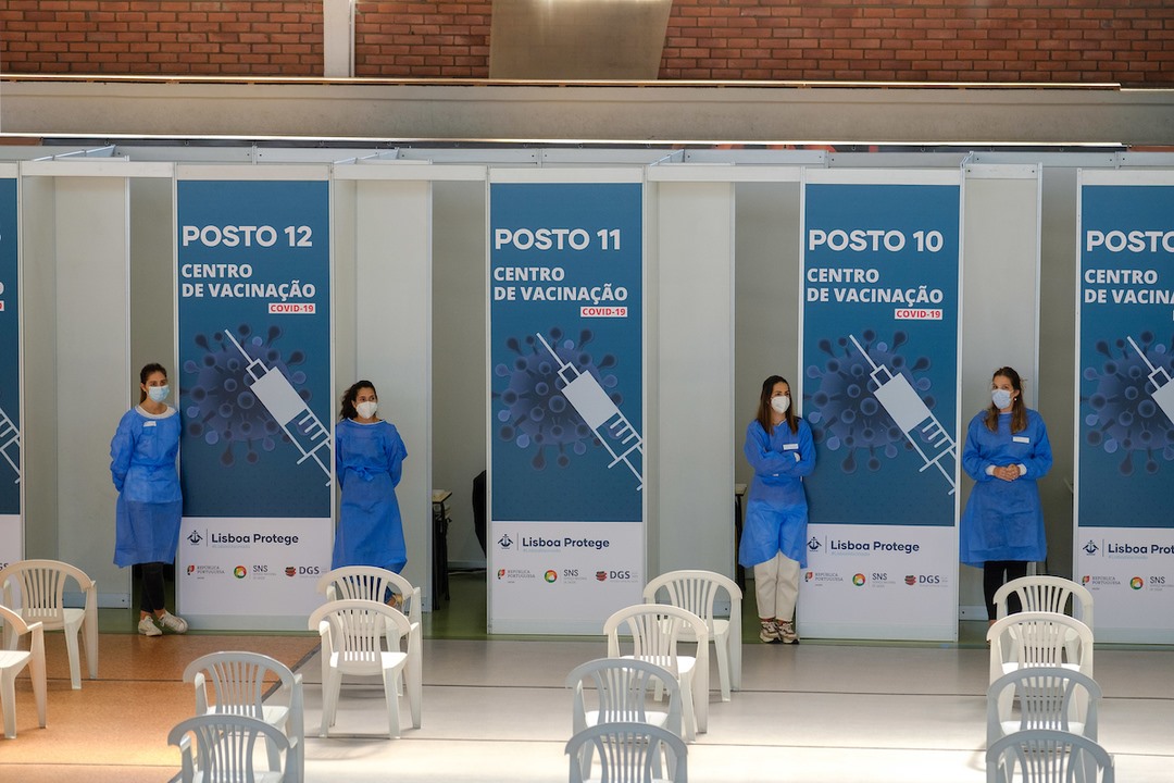 Câmara de Lisboa alarga horário dos centros de vacinação para atingir 65 mil doses semanais