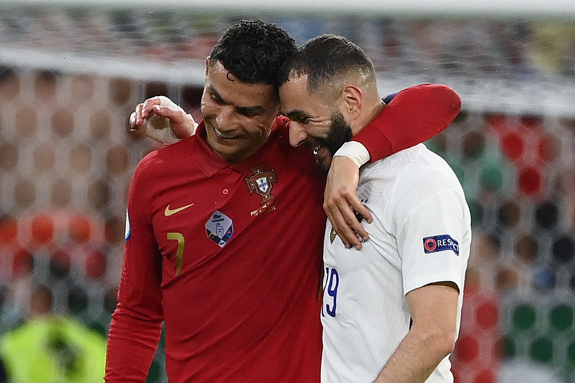Benzema revela conteúdo da conversa com Ronaldo no intervalo do Portugal–França