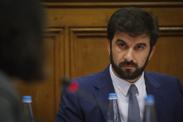 Ministro da Educação vai representar Governo no jogo de Portugal em Sevilha