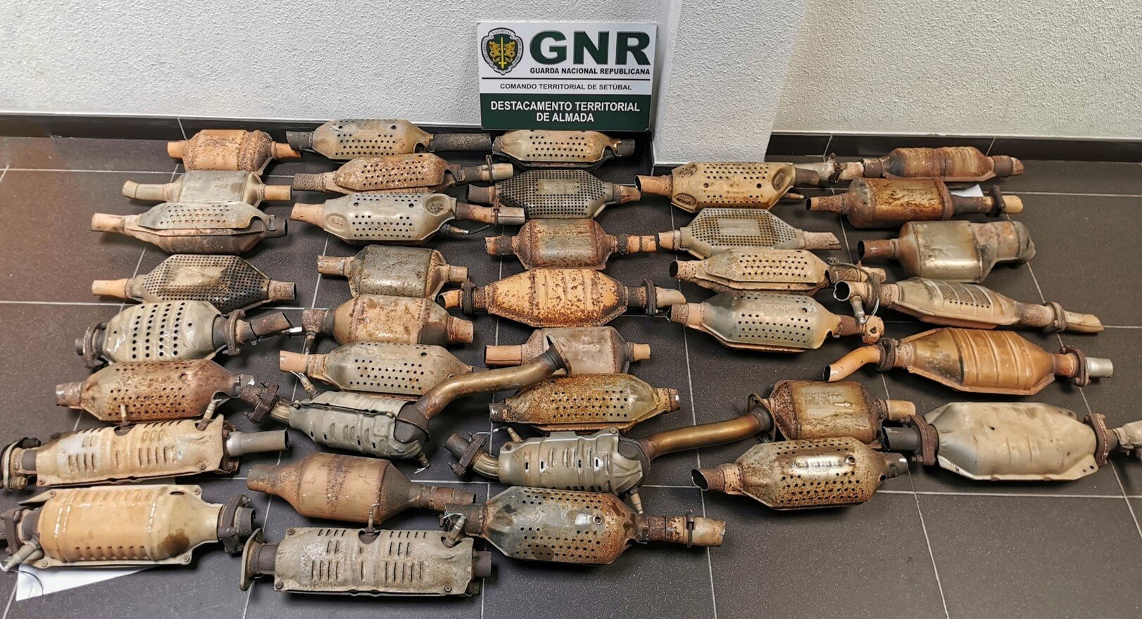 GNR apreende mais de 30 catalisadores em Paio Pires