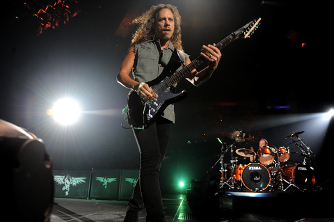 “Passei por coisas negras. A música salvou a minha vida”, diz guitarrista dos Metallica sobre abusos que sofreu do pai