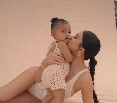 Stormi, a filha de três anos de Kylie Jenner, está “a trabalhar na sua própria marca secreta”