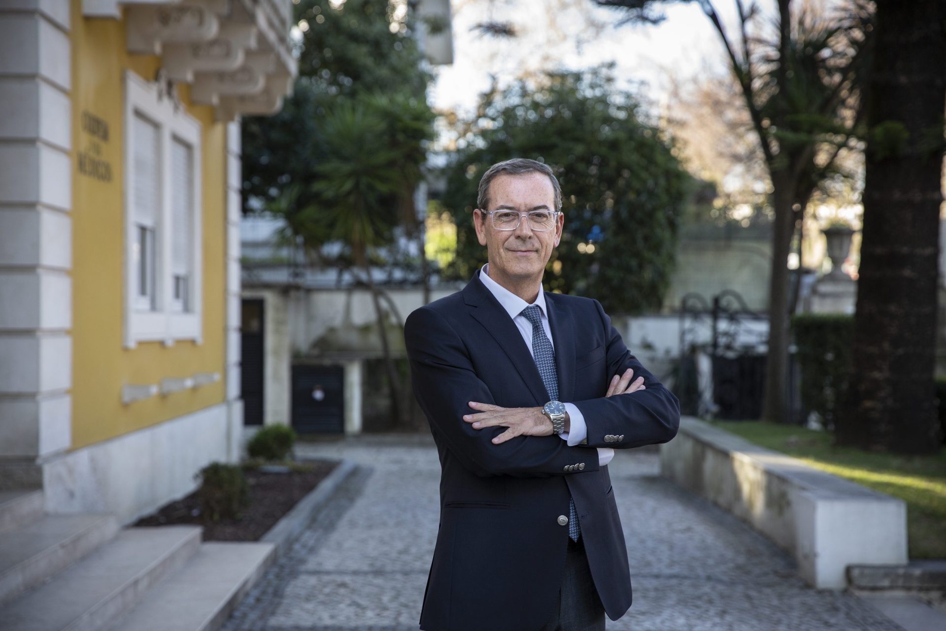 Bastonário diz que vacinação covid-19 obrigatória é “um não assunto em Portugal”