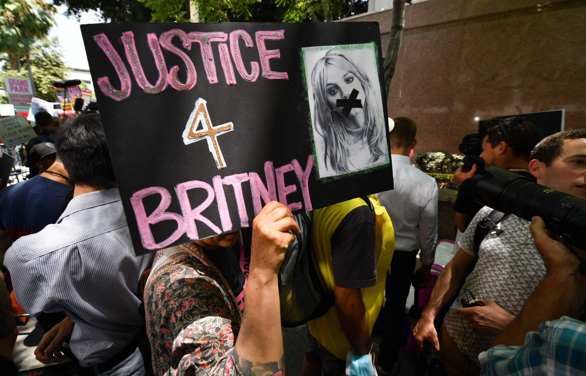 Pequena vitória para Britney Spears: cantora já pode escolher o seu próprio advogado