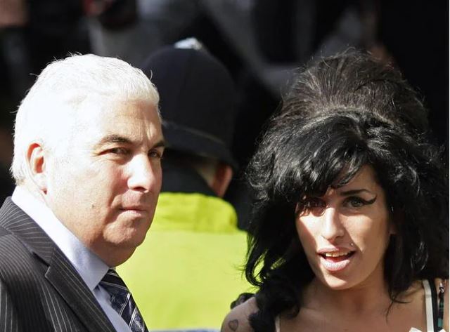 Pai de Amy Winehouse diz que fantasma da filha o visitou há três anos: “A sensação foi muito dramática”