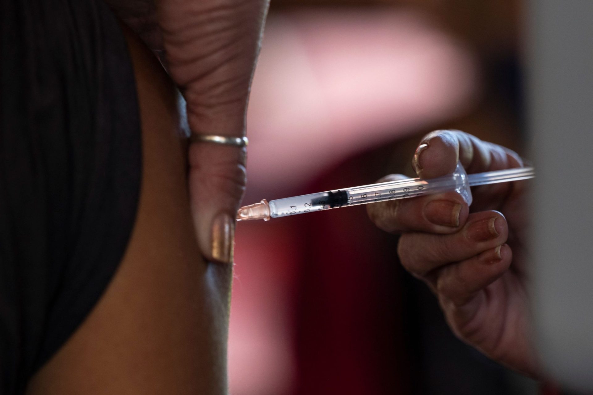 Foram vacinadas contra a gripe até ao final de 2023 mais de 2,2 milhões de pessoas