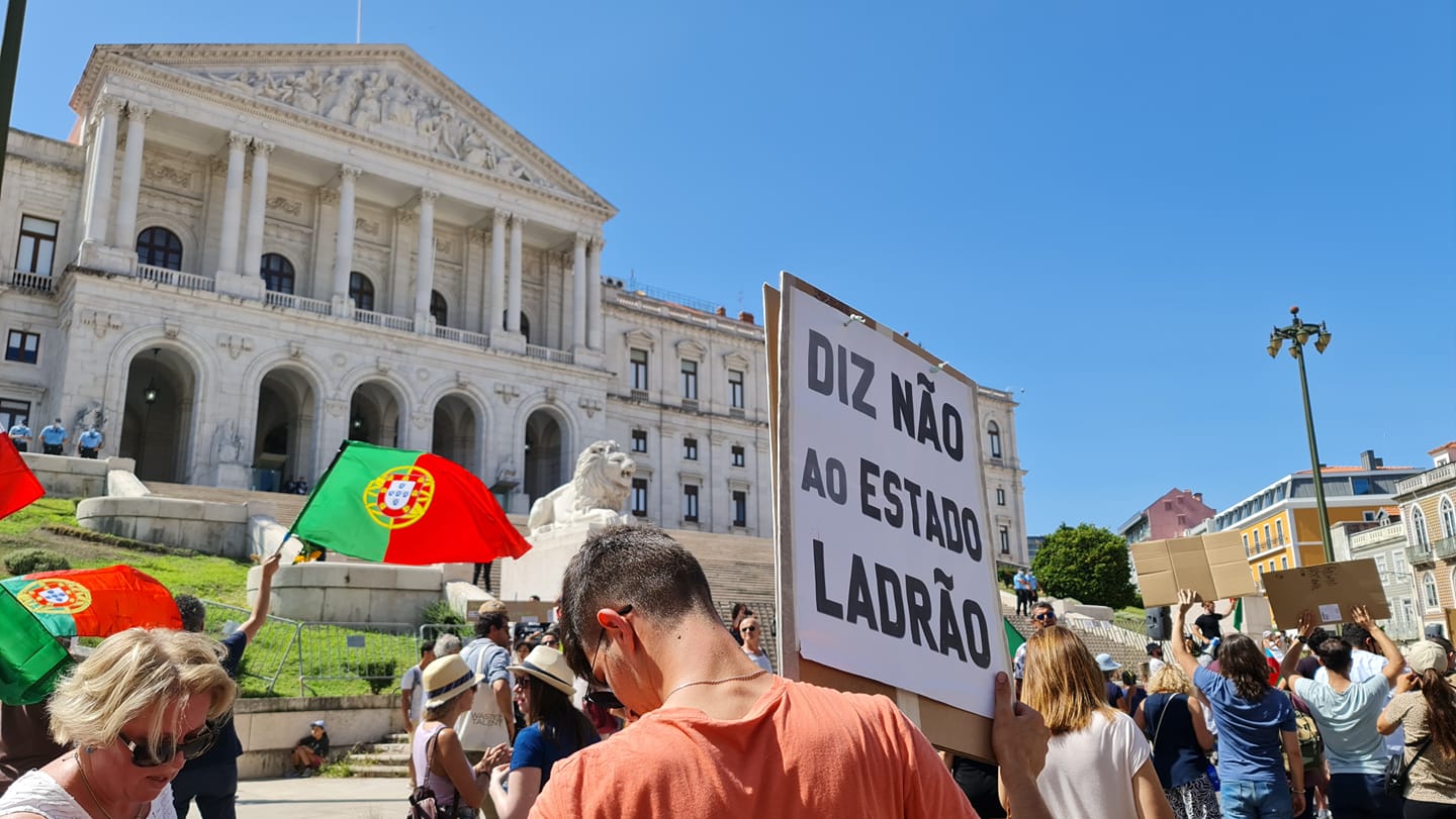 Movimento &#8216;Acorda Portugal&#8217; manifesta-se em Lisboa e no Porto contra as restrições da covid-19