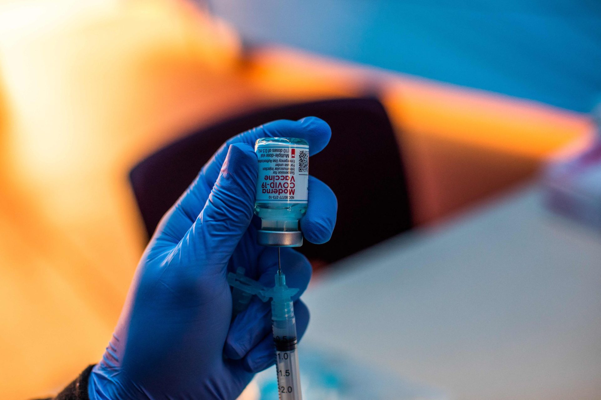 EMA autoriza vacina da Moderna para jovens a partir dos 12 anos