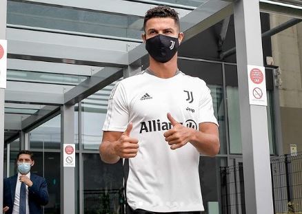 Cristiano Ronaldo e colegas da Juventus em isolamento após caso de covid no plantel