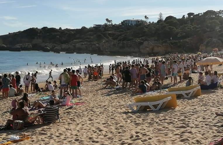 Polícia Marítima dispersou convívio de 800 jovens na praia da Oura em Albufeira