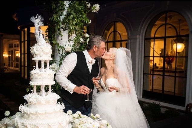 Gwen Stefani e Blake Shelton casaram-se numa cerimónia privada na sua casa
