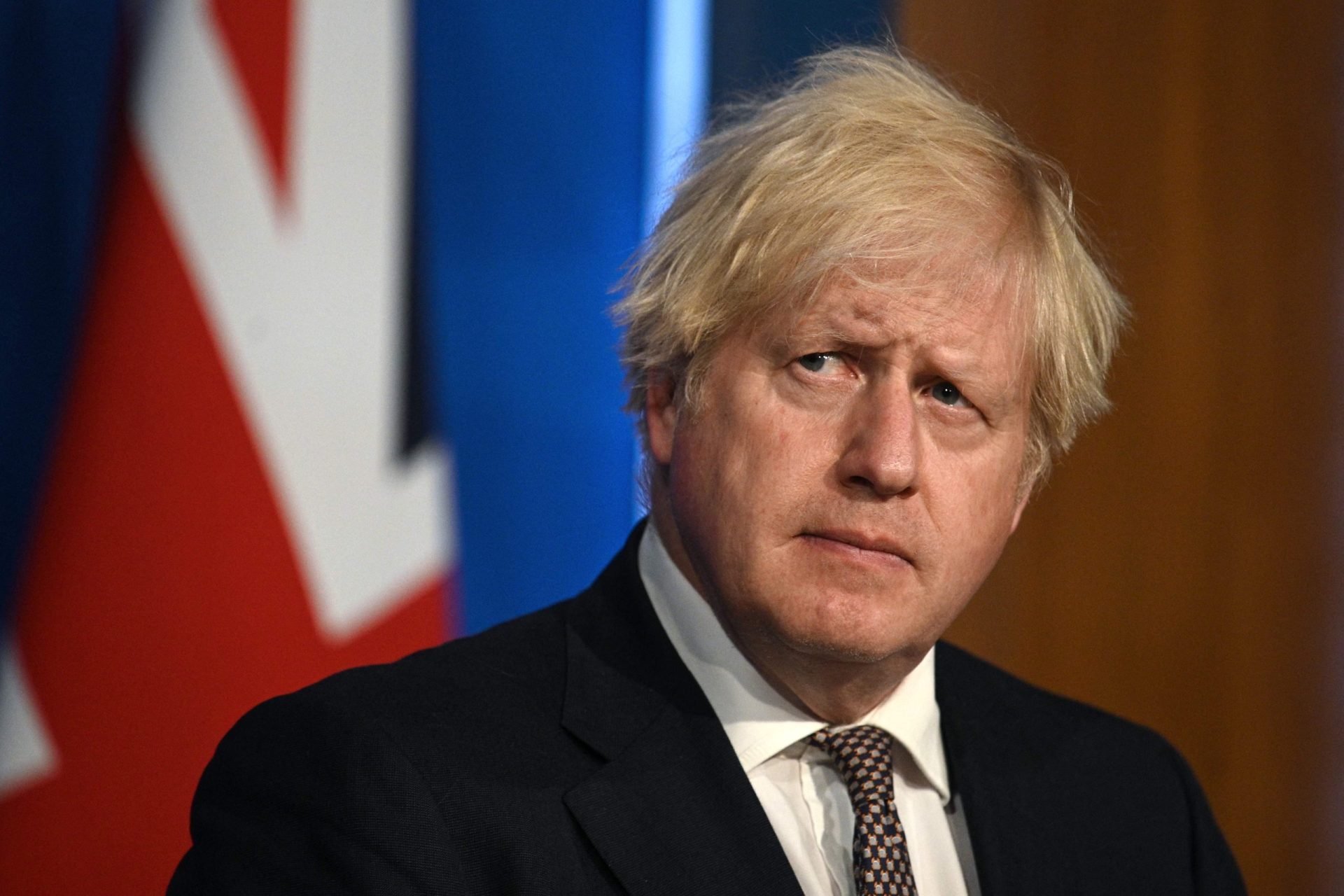 Boris Johnson vai alargar horários dos bares devido à final do Euro’2020