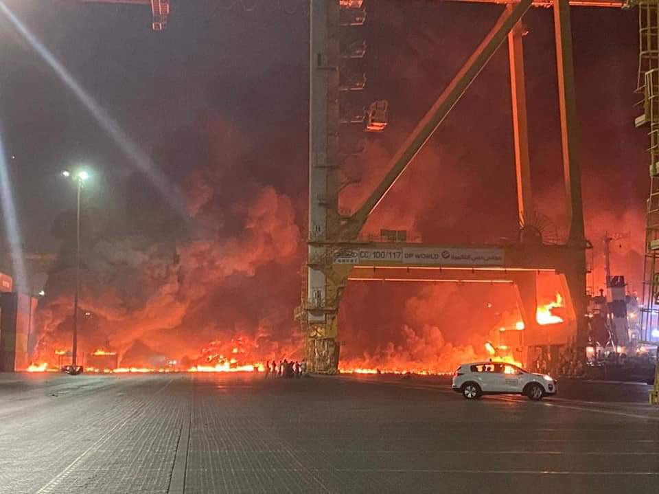 Forte explosão no porto de Jebel Ali no Dubai