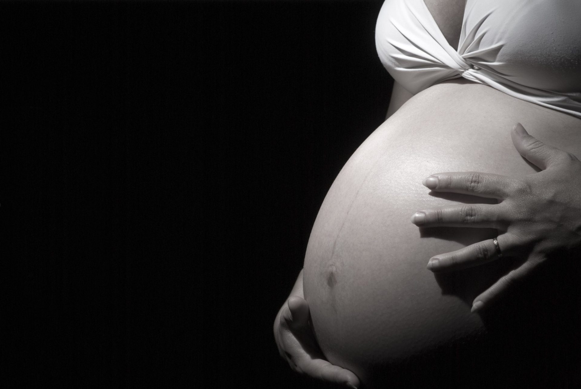 Agrediu e ameaçou companheira grávida de 35 semanas em Guimarães
