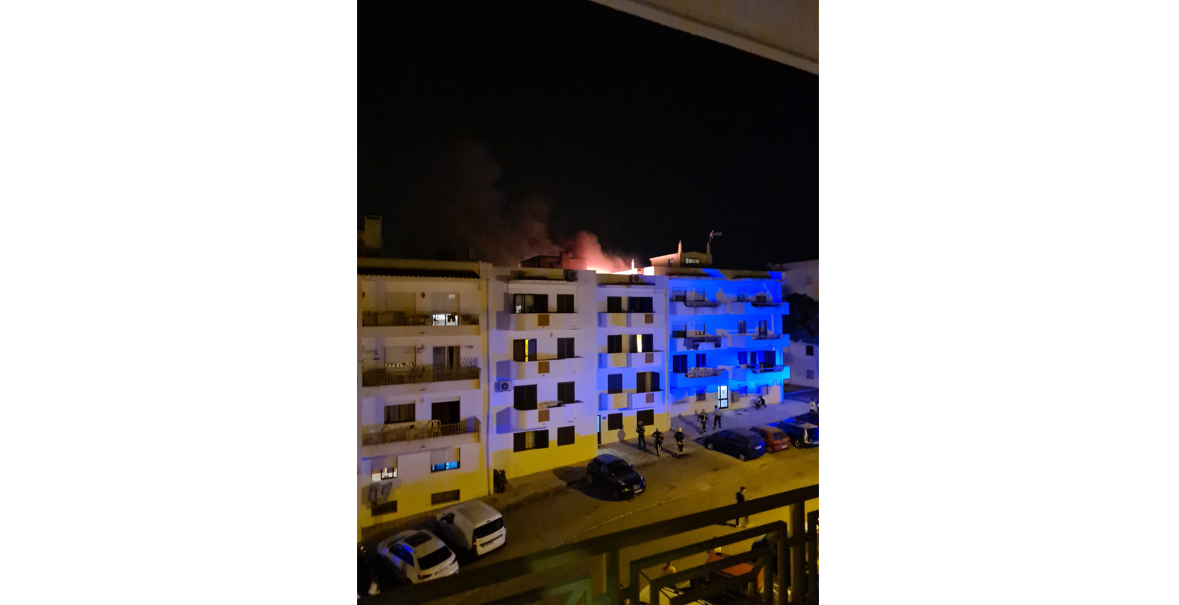 Controlado incêndio em prédio de Albufeira que deflagrou na madrugada deste domingo