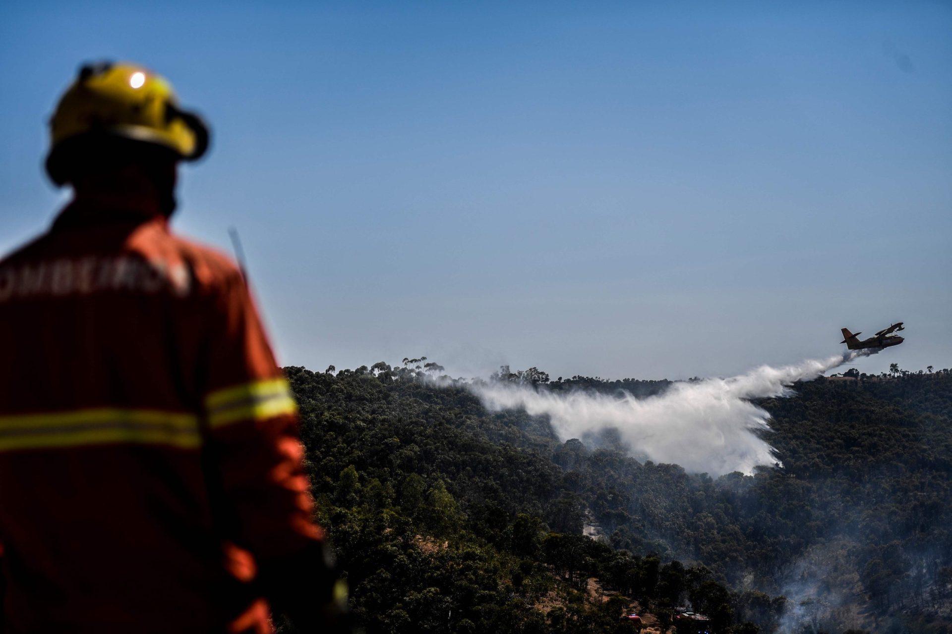 Bombeiros estão na fase de consolidação da extinção do fogo em Castro Marim que ardeu mais de seis mil hectares