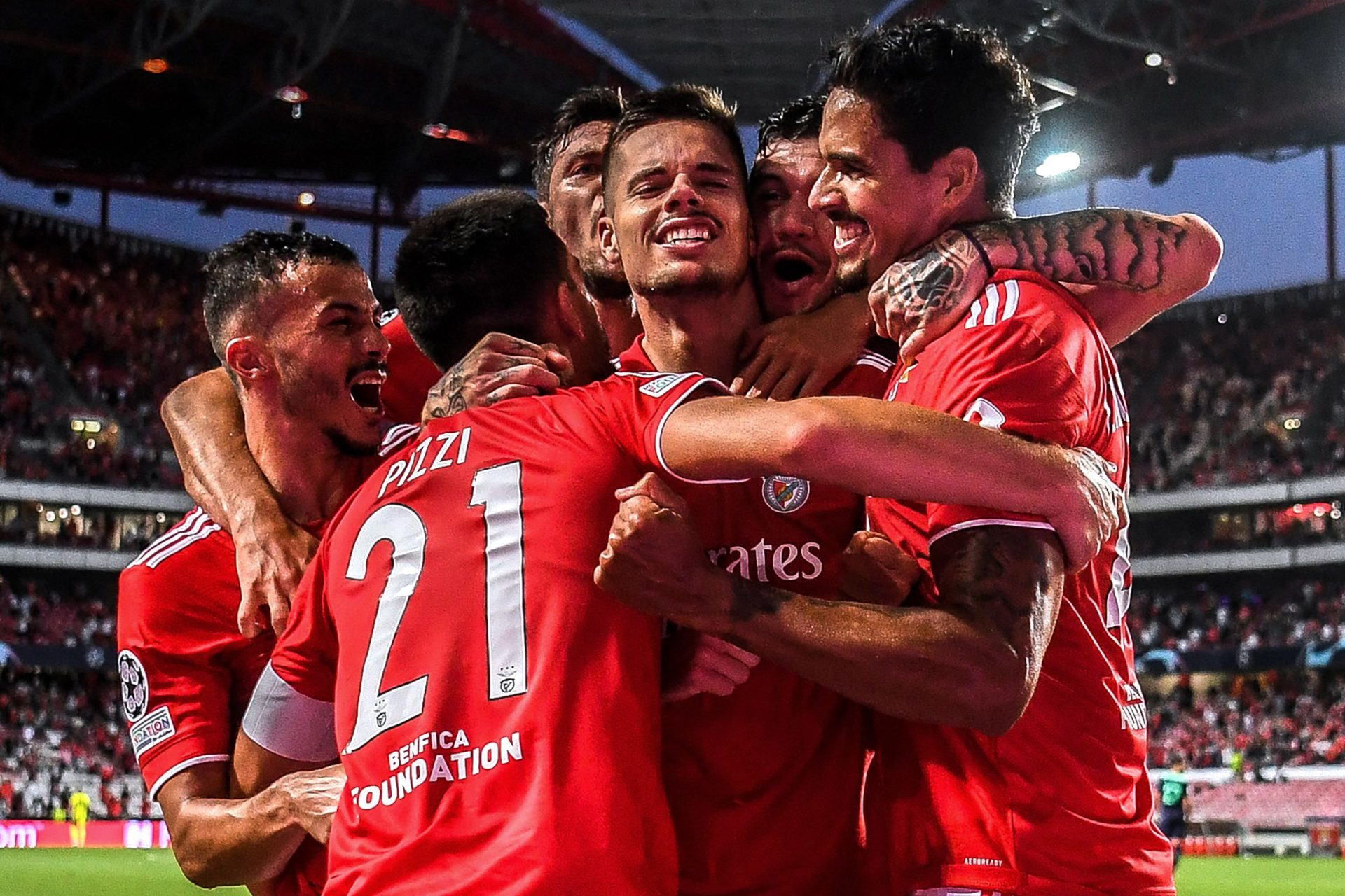 Benfica vence em Barcelos com dois golos nos últimos 10 minutos do jogo