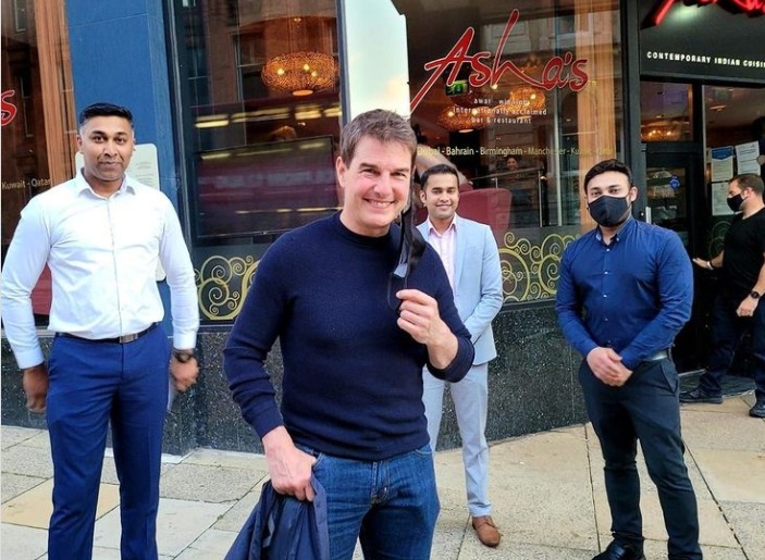 Tom Cruise passa despercebido durante quase duas horas em restaurante indiano em Birmingham