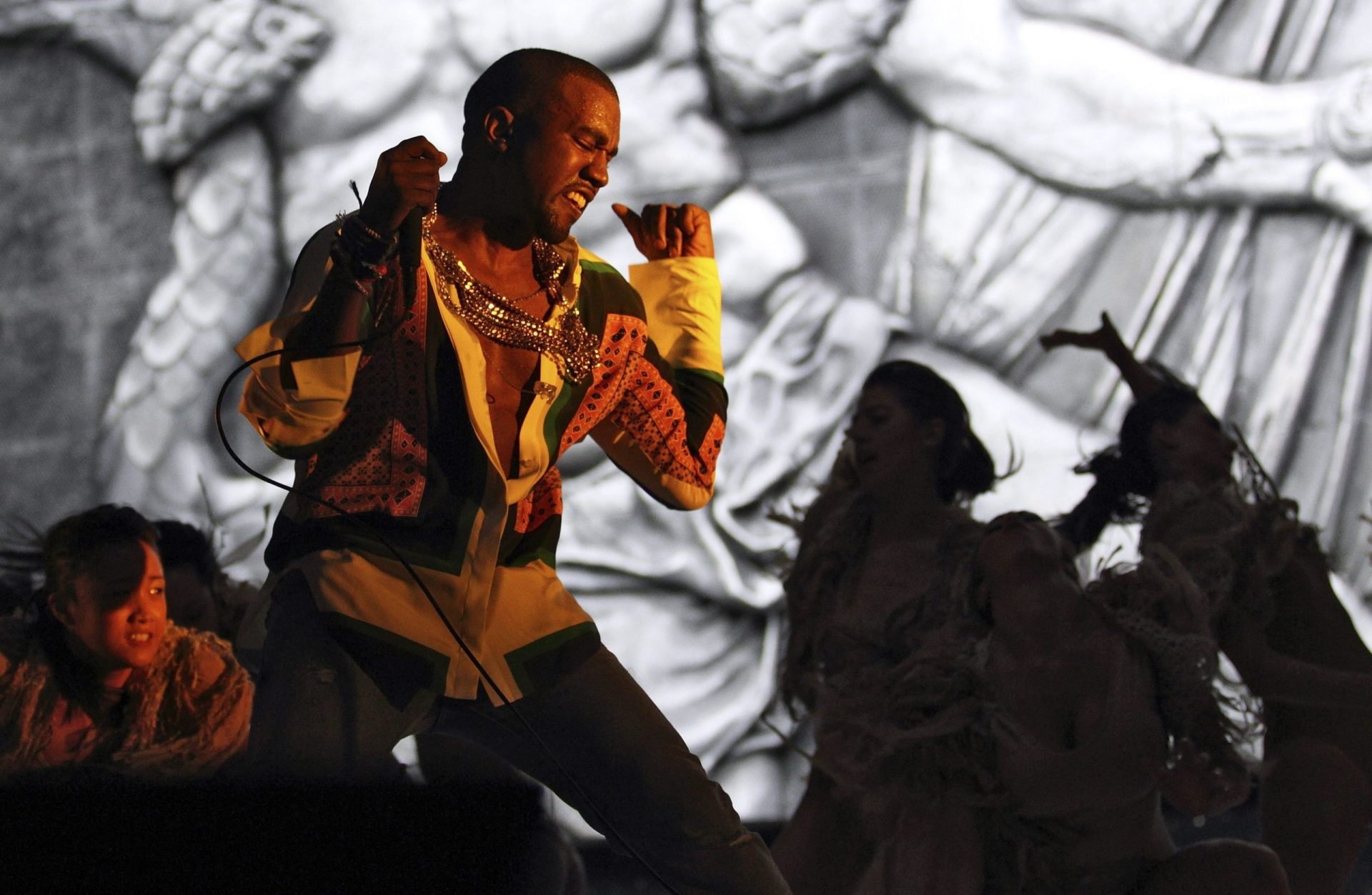 Kanye West vai recriar casa onde cresceu em pleno palco