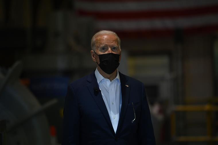 Biden decide não prolongar prazo de retirada de norte-americanos do Afeganistão