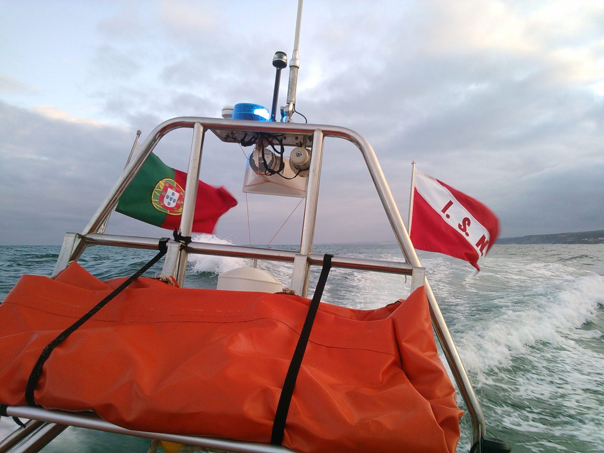 Polícia Marítima resgata espanhol em praia sem acesso no Algarve