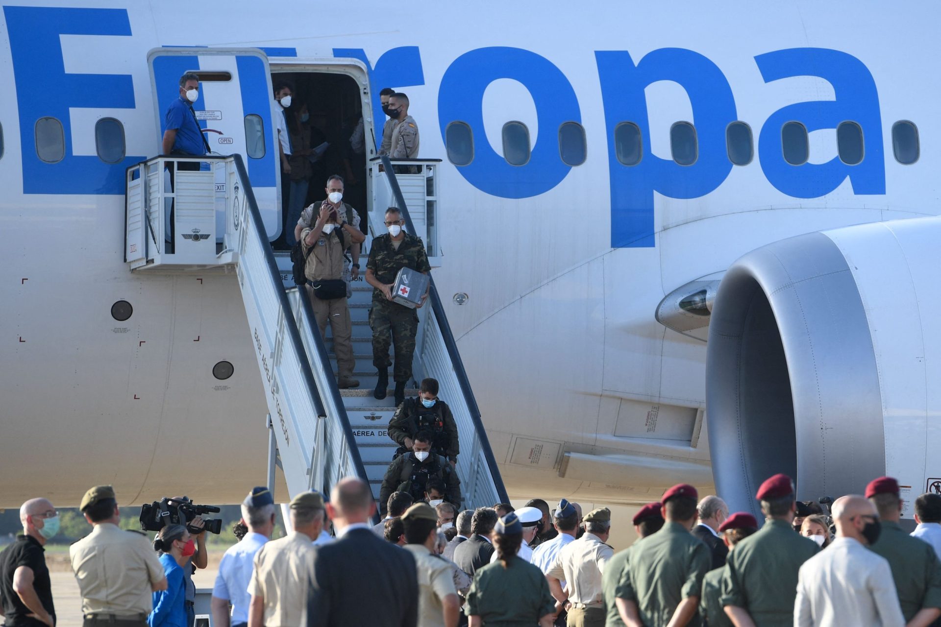 Primeiros refugiados afegãos já chegaram a Portugal. Marcelo destaca &#8220;missão plenamente sucedida&#8221;
