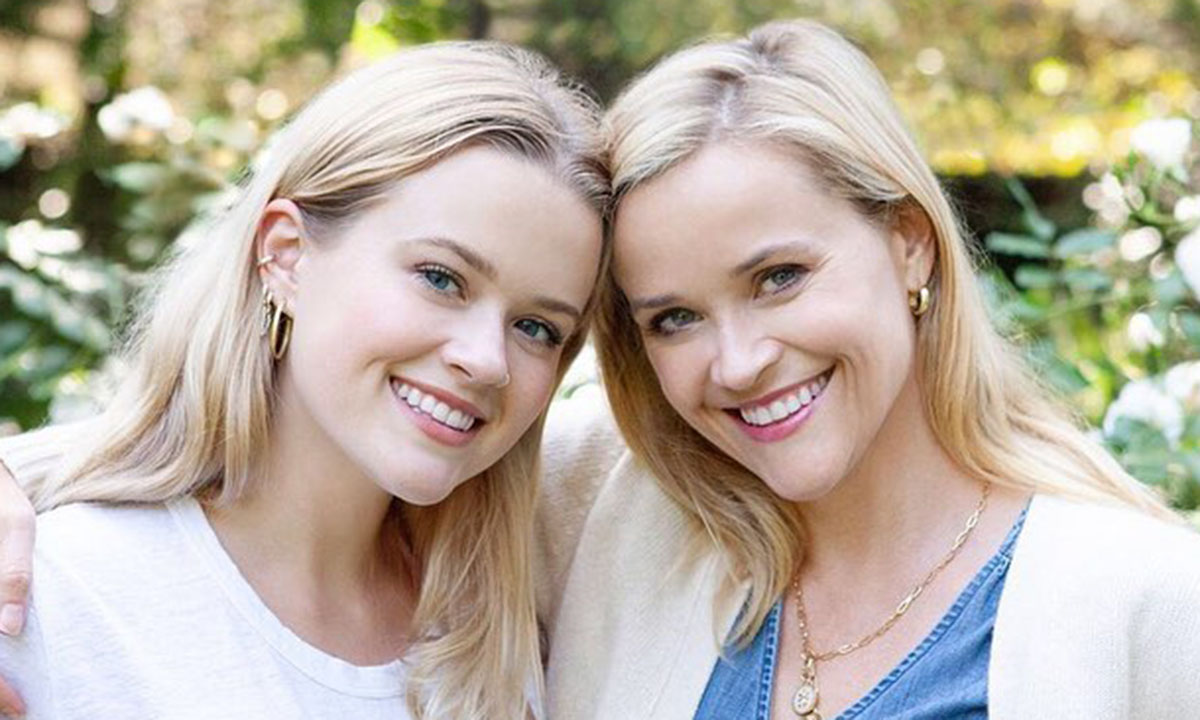 Reese Witherspoon recorda falta de apoio após o nascimento da primeira filha