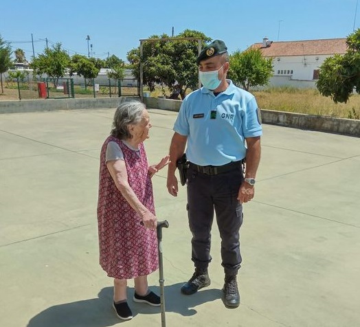 GNR partilha poema de idosa dedicado aos militares que a visitam. “São um amor e alegria”