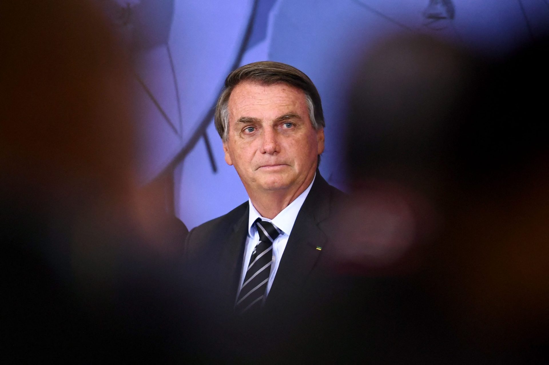 Bolsonaro e comitiva de cerca de 50 pessoas em isolamento após contacto com ministro infetado