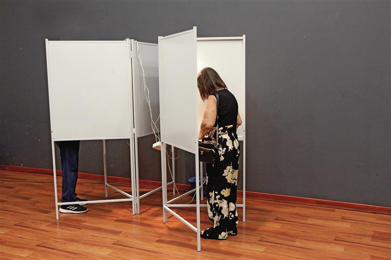 Erros em boletim de voto adiam eleições em duas freguesias