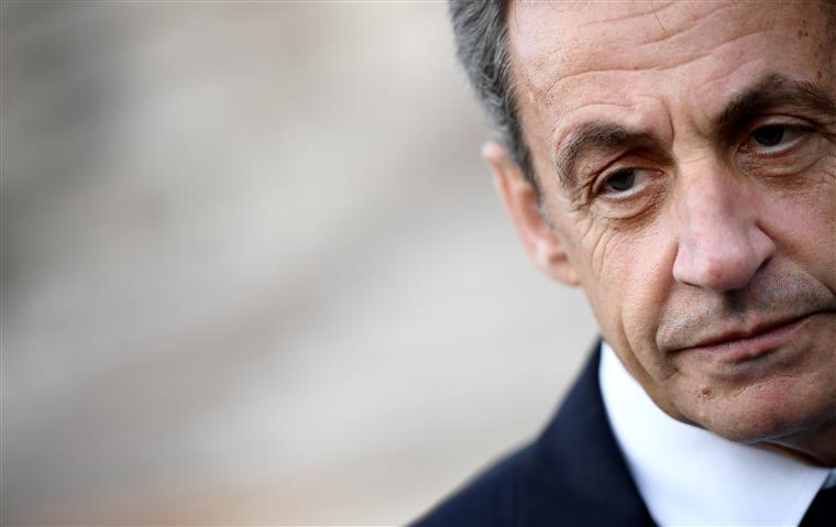 Sarkozy declarado culpado de financiamento ilegal de campanha em tribunal