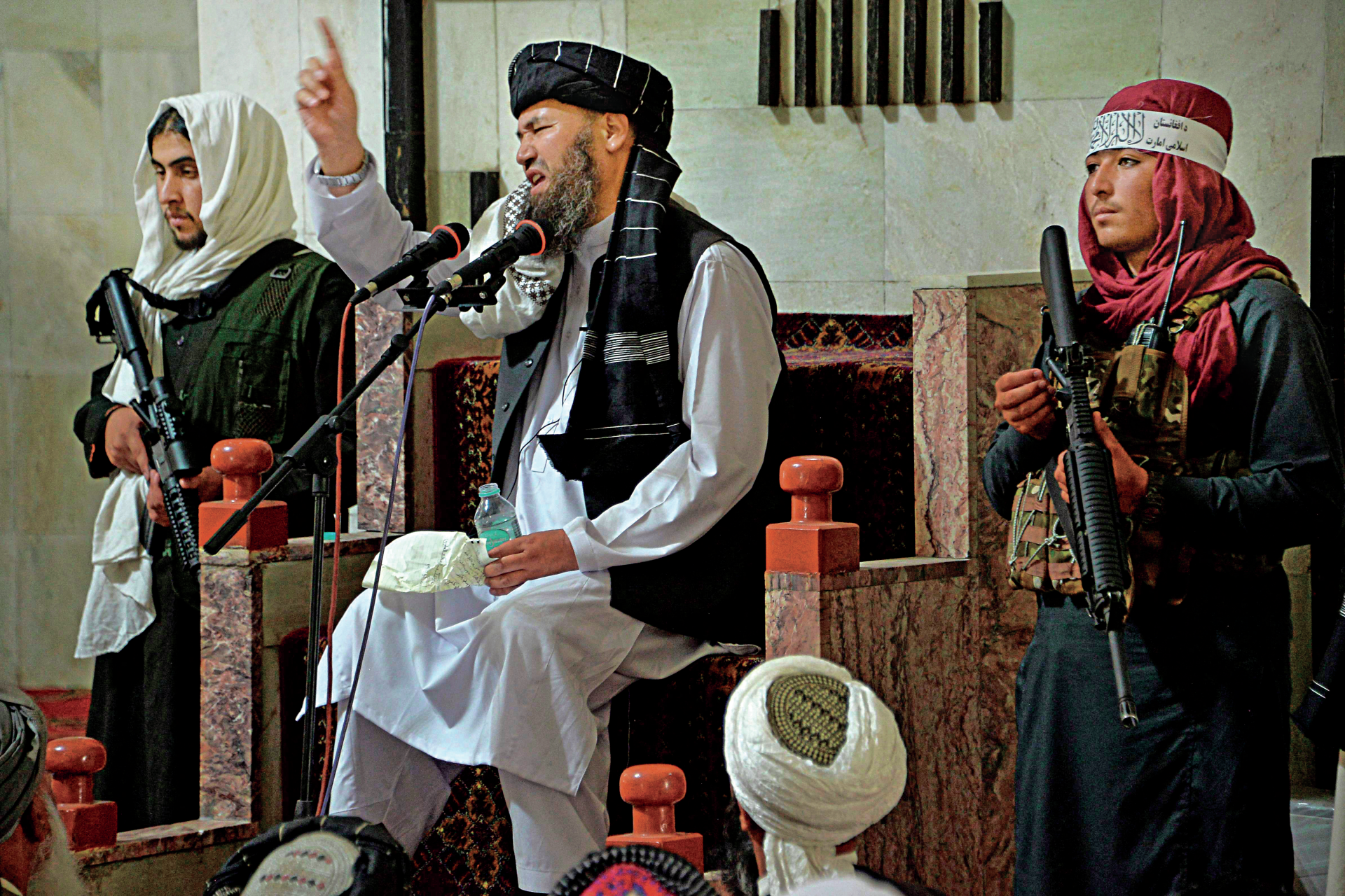 Afeganistão. O mundo e os talibãs