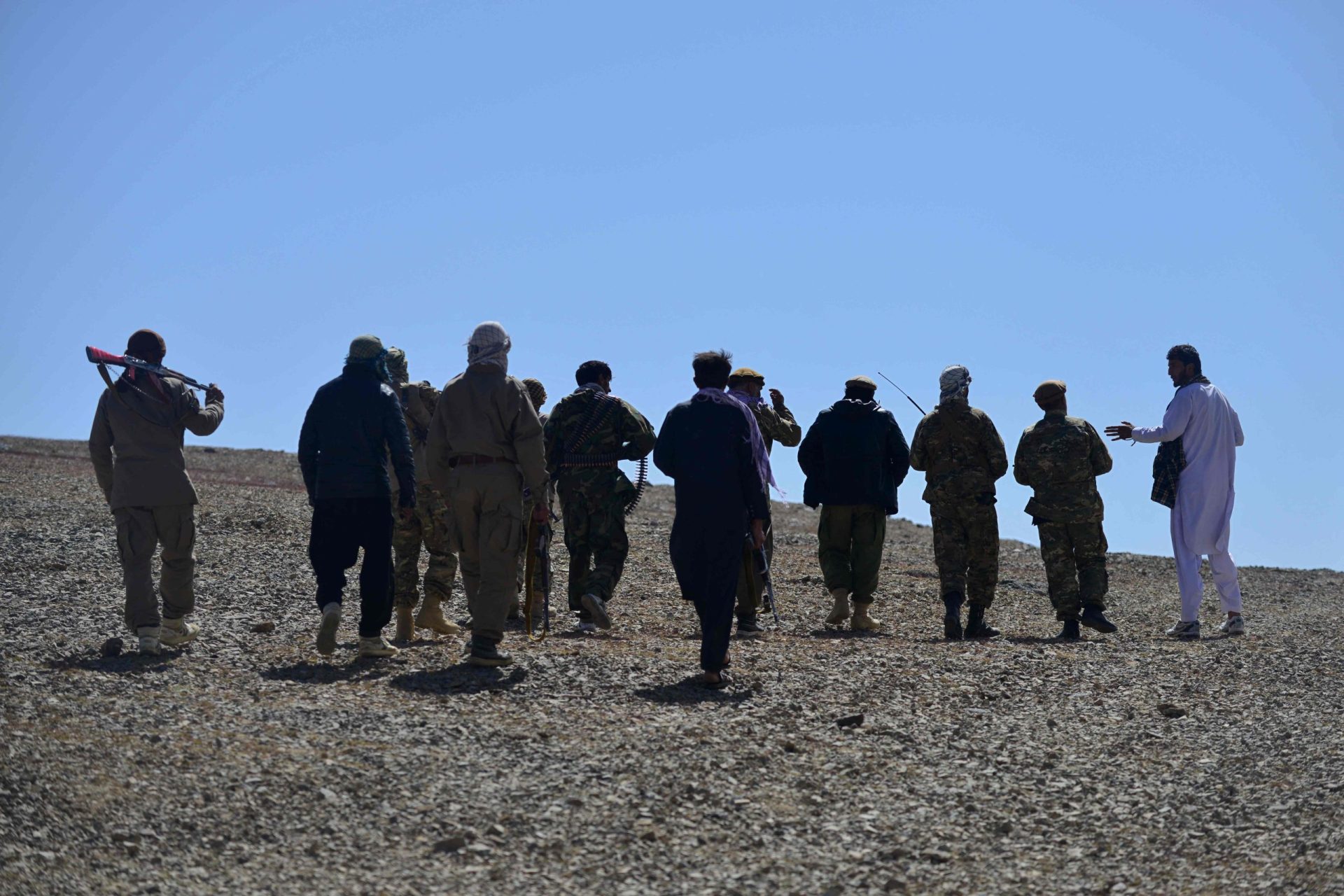 Talibãs anunciam controlo total do vale de Panchir
