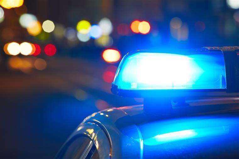 Ex-agente da PSP de 76 anos tenta matar homem durante rixa entre famílias por estacionamentos indevidos