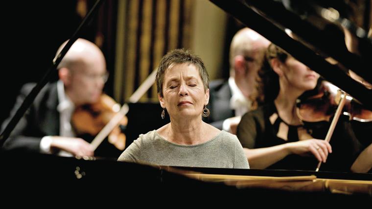 Pianista Maria João Pires internada após queda grave na Letónia