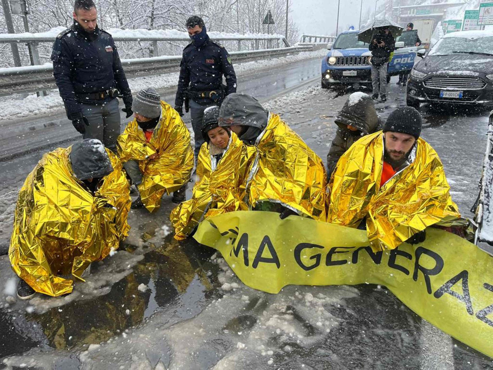 Ativistas climáticos bloqueiam túnel de Monte Branco