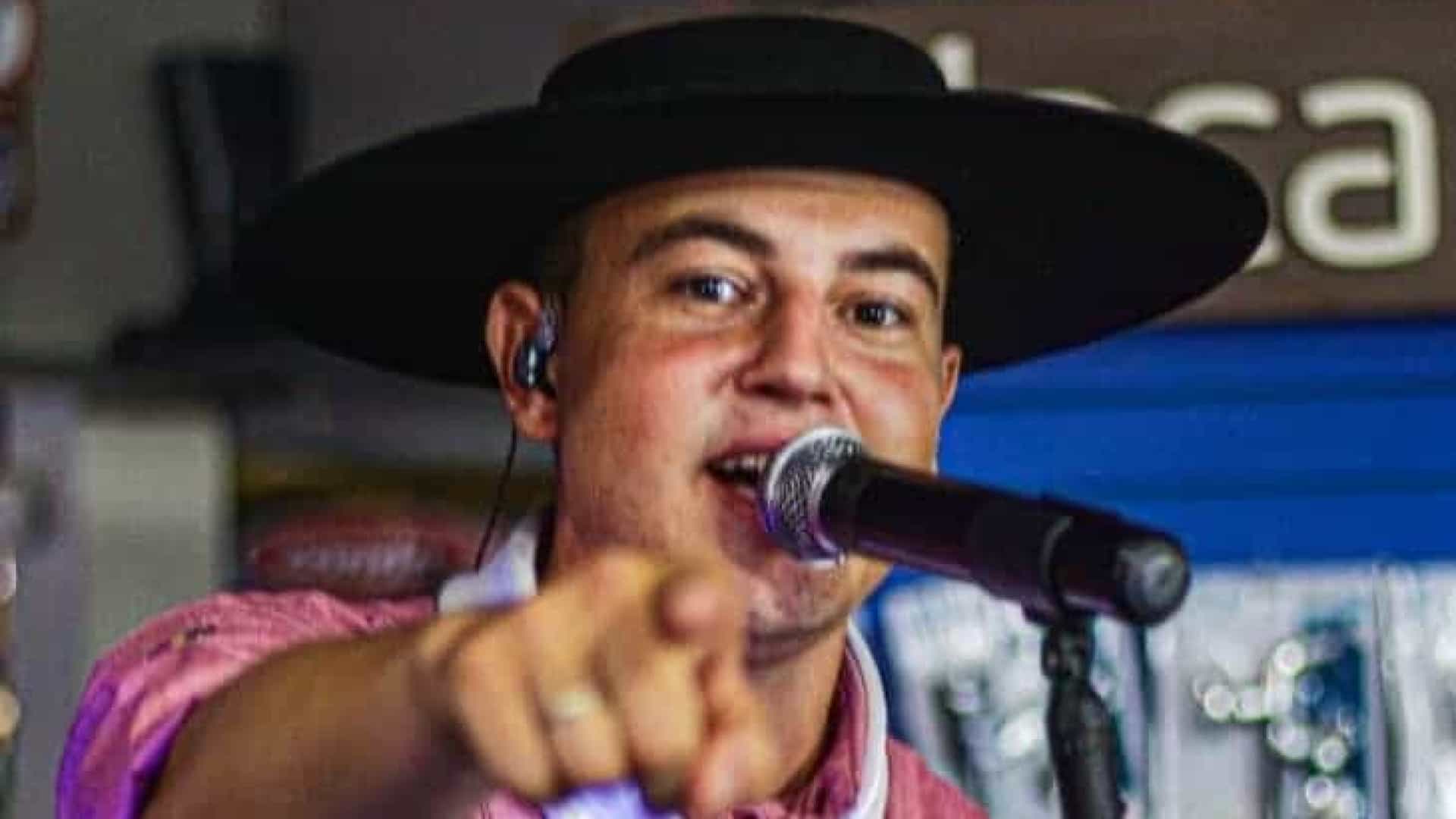 Cantor brasileiro morre vítima de um choque elétrico de guitarra