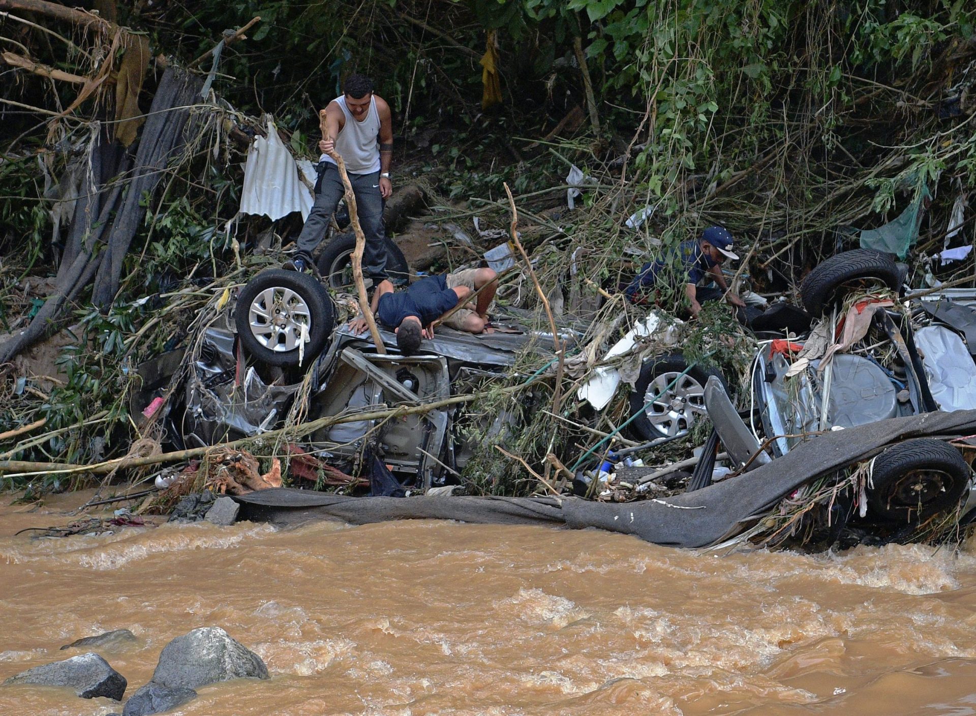 Chuvas fortes no Brasil fazem pelo menos 78 mortos