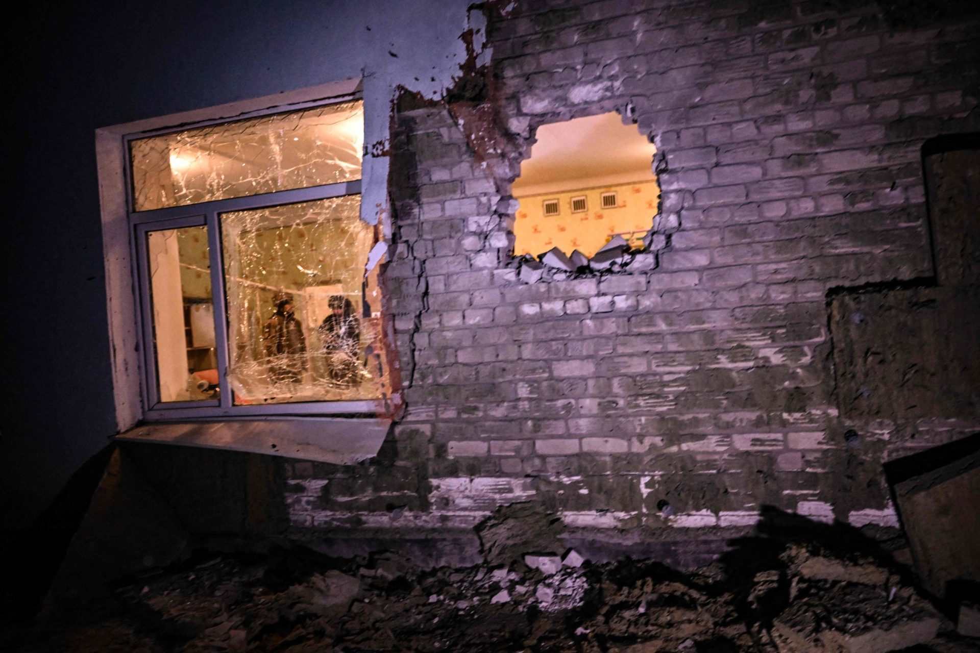 Mais bombardeamentos ouvidos no leste da Ucrânia. Kremlin diz que é &#8220;muito preocupante&#8221;