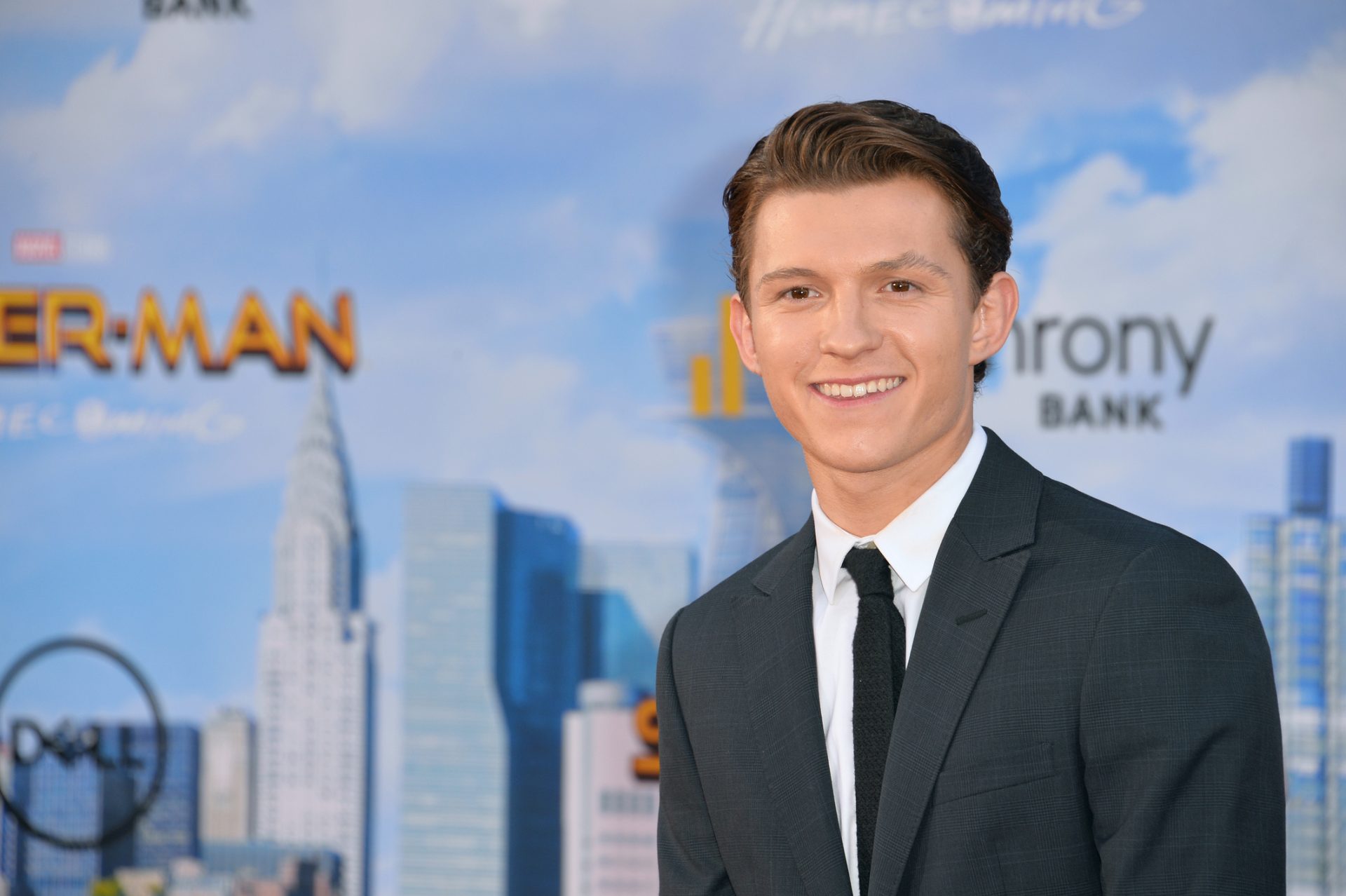 Tom Holland desmente boato de que comprou casa com Zendaya