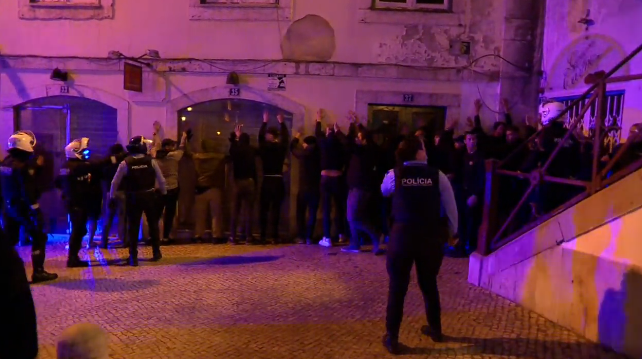 Após desacatos, PSP obrigada a dispersar grupo de adeptos do Ajax na baixa de Lisboa
