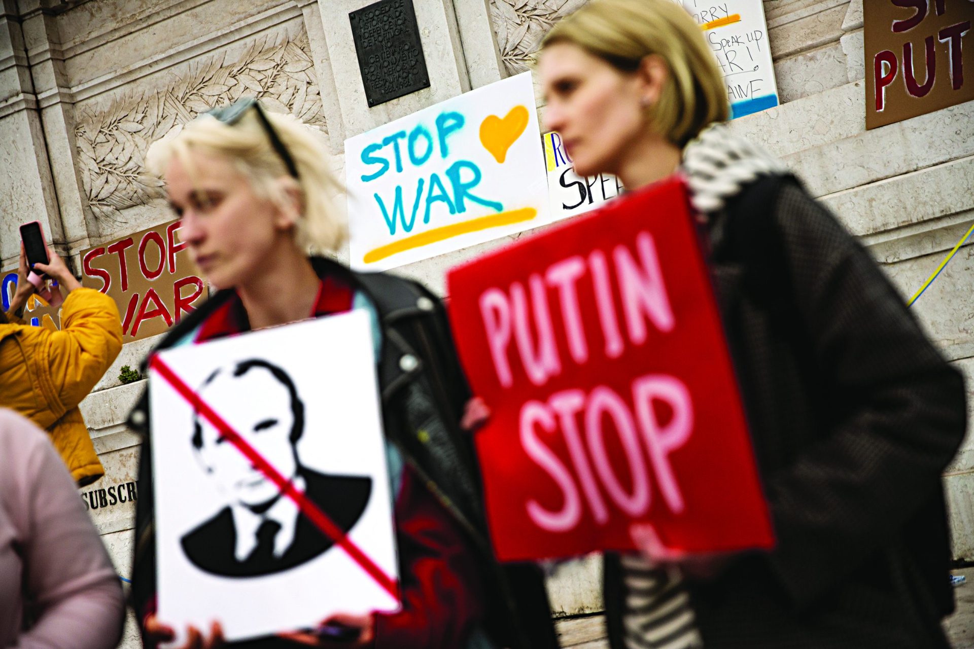 Invasão à Ucrânia. Todos “condenam veementemente” menos o PCP