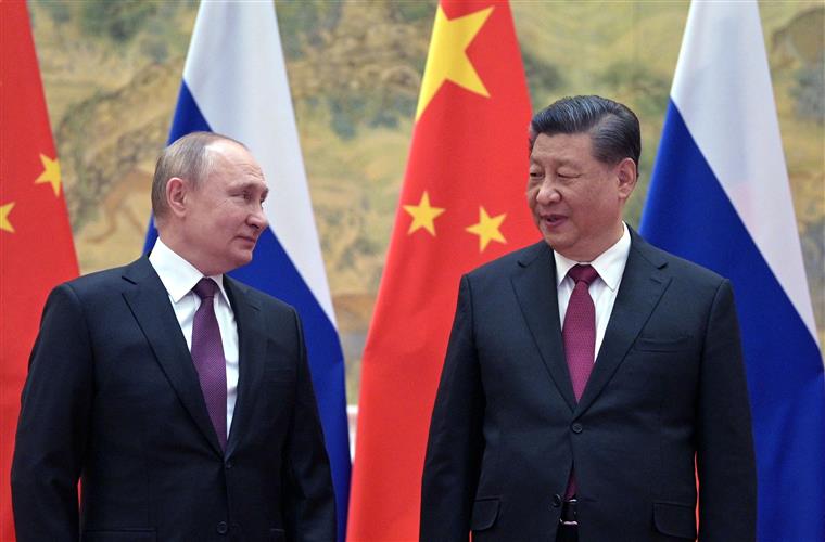 Xi Jinping apelou à negociação durante coversa com Putin e Presidente russo mostrou-se disponível