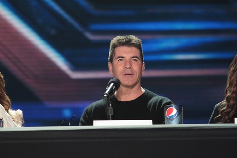 Simon Cowell parte o braço em outro acidente com bicicleta elétrica