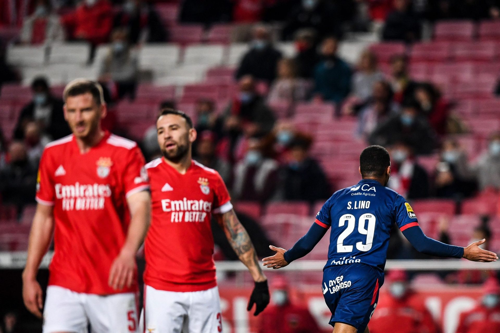 Gil Vicente vence Benfica desinspirado na Luz (2-1)