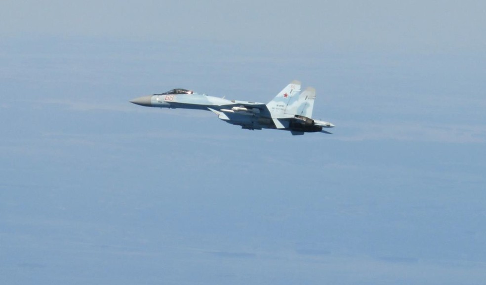 Caças da NATO intercetam aviões russos a voar sem identificação sobre os mares Báltico e Barents