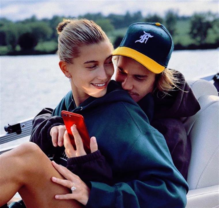 Hailey Bieber internada por desenvolver “um pequeno coágulo de sangue” no cérebro