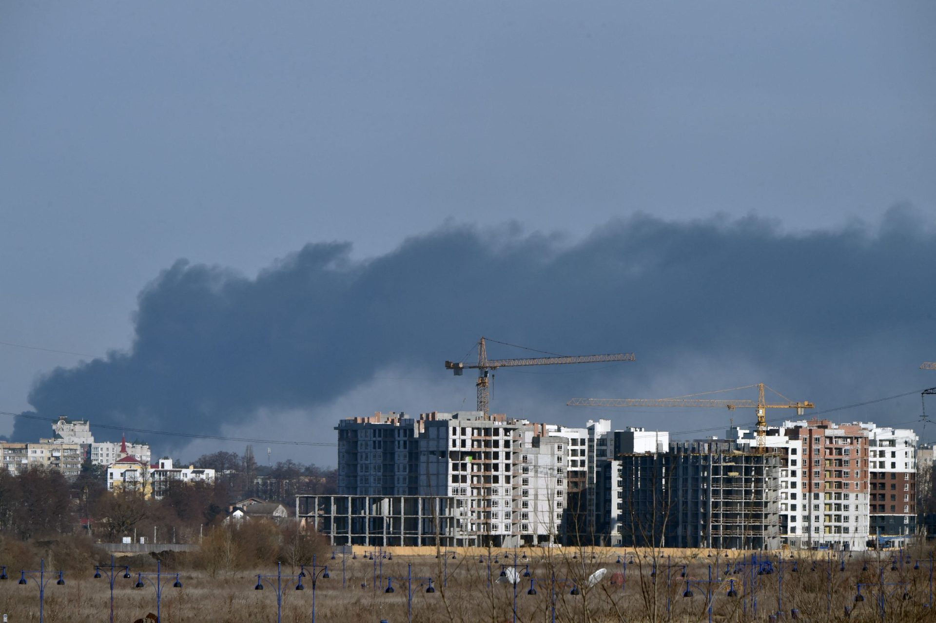 Cinco mortos, incluindo três crianças, em ataque a prédio a Cherniguiv